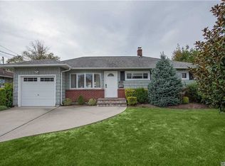 1016 N Delaware Ave, Lindenhurst, NY 11757