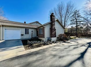 10143 Edelweiss Cir, Merriam, KS 66203