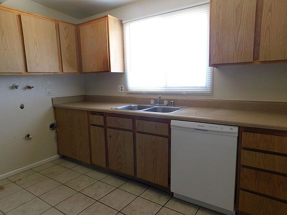 4th image of 336 Oasis Dr