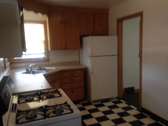 4th image of 3950 Lyndale Ave N