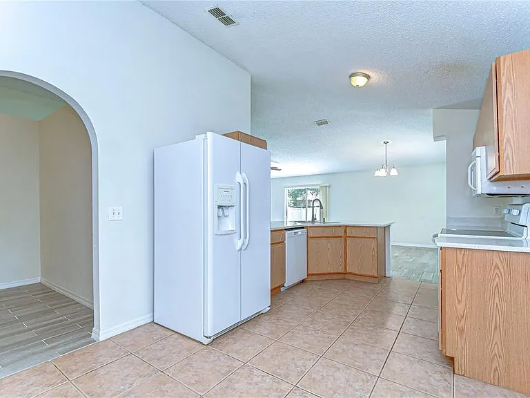18303 Elmhurst Ln — Photo 11