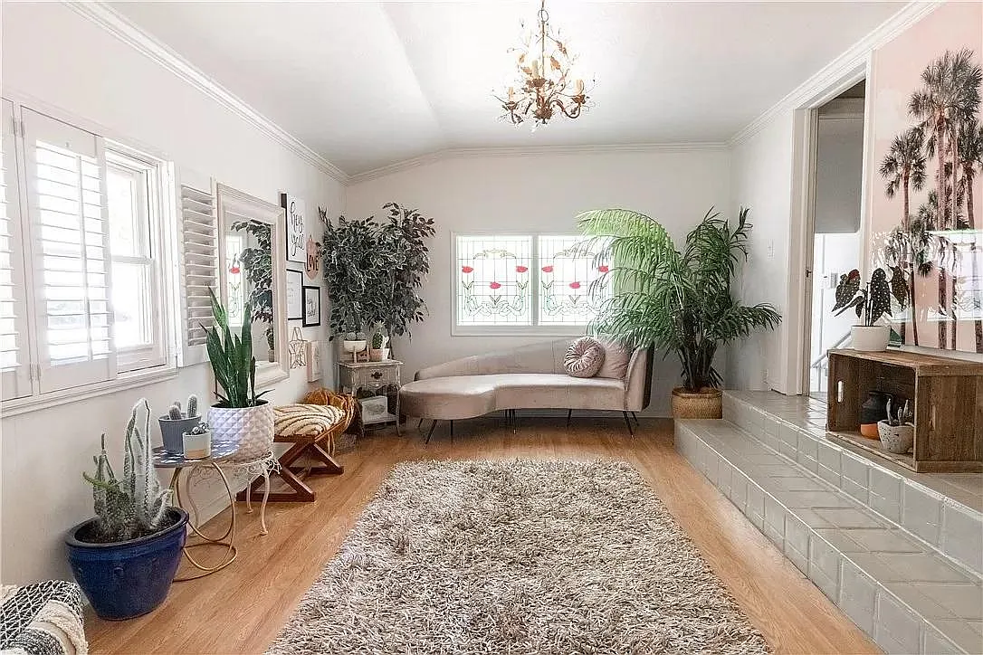 4 bed, 2300 sqft, $2,300 — Photo 2