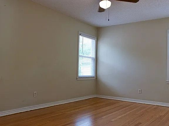 2nd image of 429 E Meyer Blvd