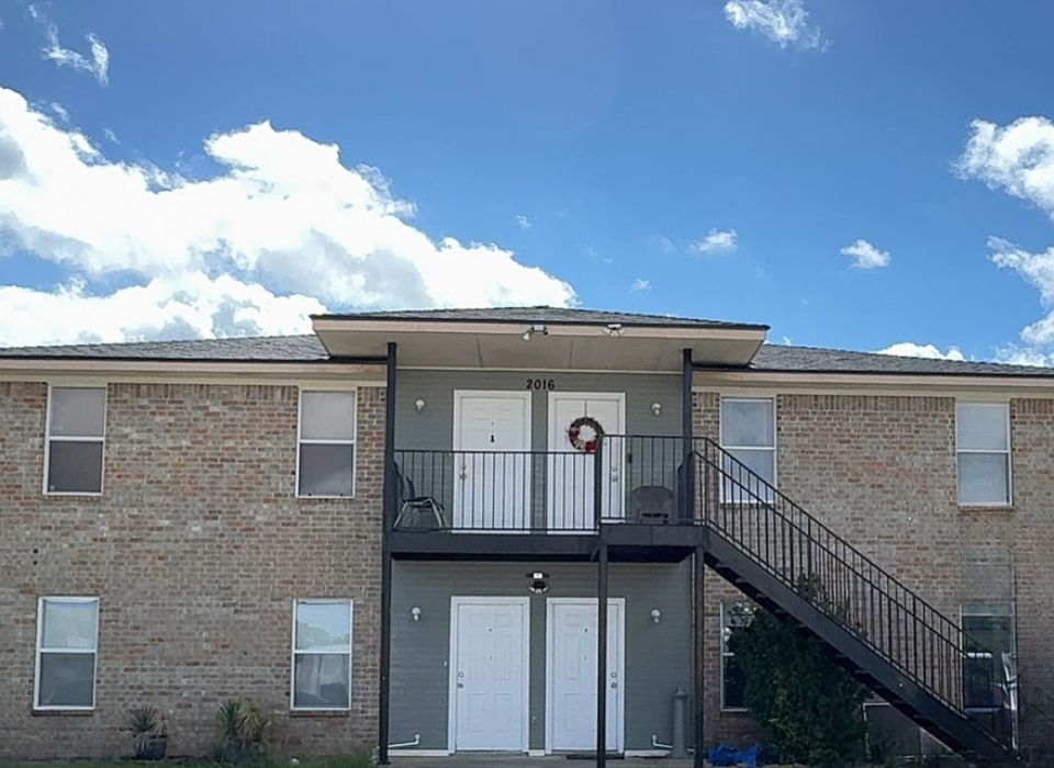 1st image of 2016 Cedarhill Dr APT B