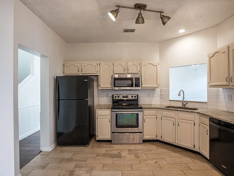 563 Selva Lakes Cir — Photo 4