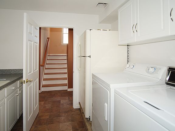 4th image of 13 W Webster Ave