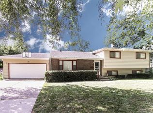 823 Wing St, Elgin, IL 60123