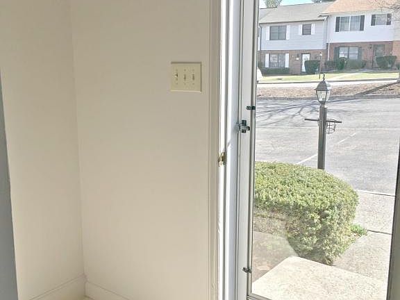4th image of 125 Franklin Parke Ct