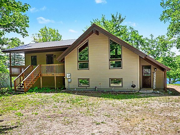 3rd image of 8064 Eagle Lake Dr NE