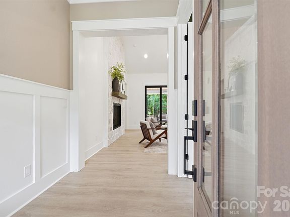 4th image of 540 Rocklyn Dr