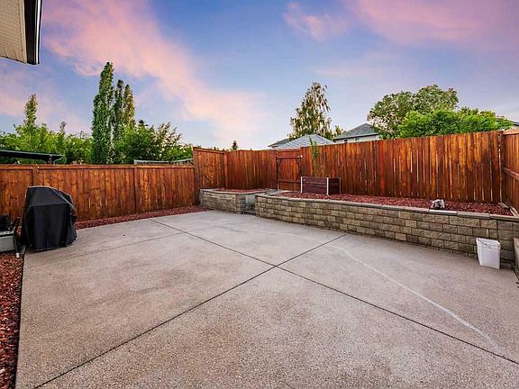 3rd image of 2016 Country Hills Cir NW