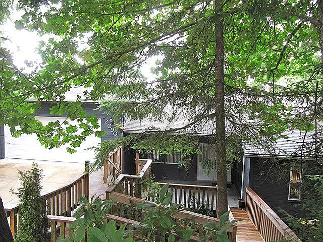 2090 Graham Dr photo 1