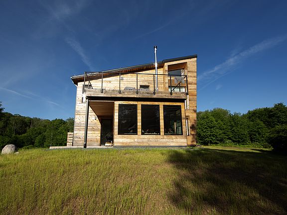 Balsam model with 3-season room and hemlock finishes