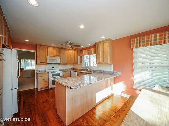 4th image of 812 Willow Hills Ln