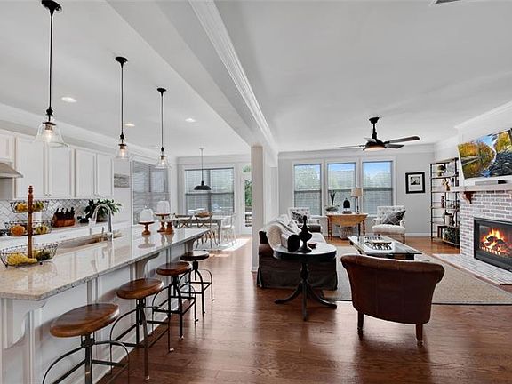 3rd image of 307 Kells Ct