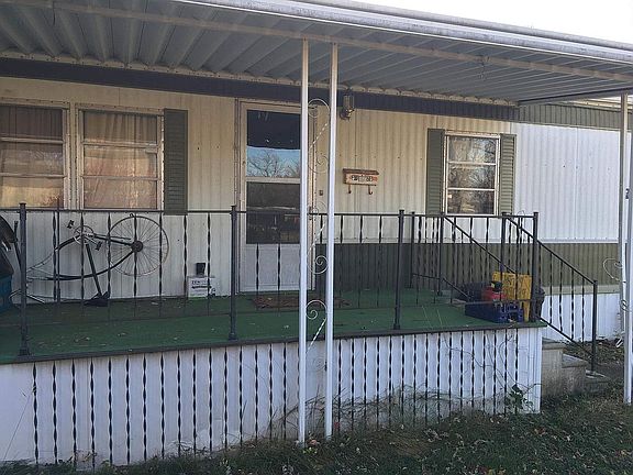 2nd image of 3320 Roberta Ln