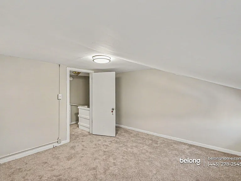 1111 W Lombard St — Photo 18