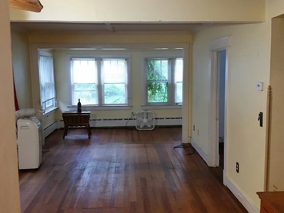 4th image of 134 Sparta Ave