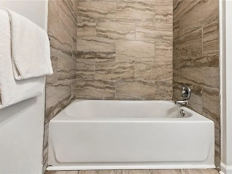 1411 Mercer Ave — Photo 10