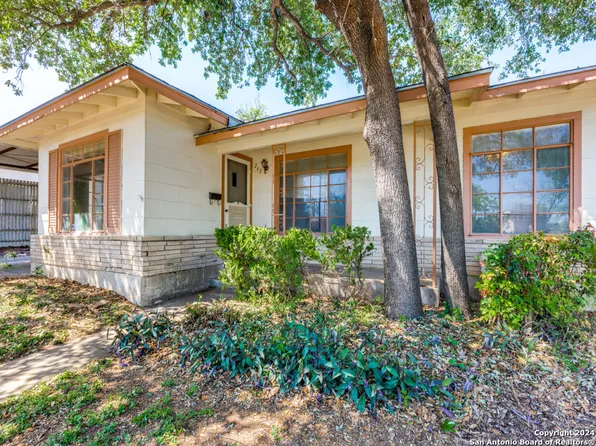 243 LEMUR DR, San Antonio, TX 78213