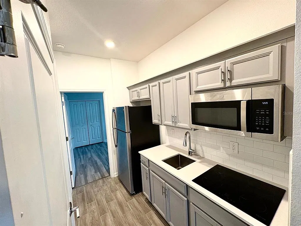 1 bed, 1.0 bath, 400 sqft, $1,600 — Photo 3