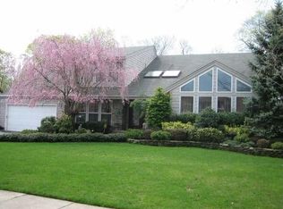 11 Whispering Fields Dr, Northport, NY 11768
