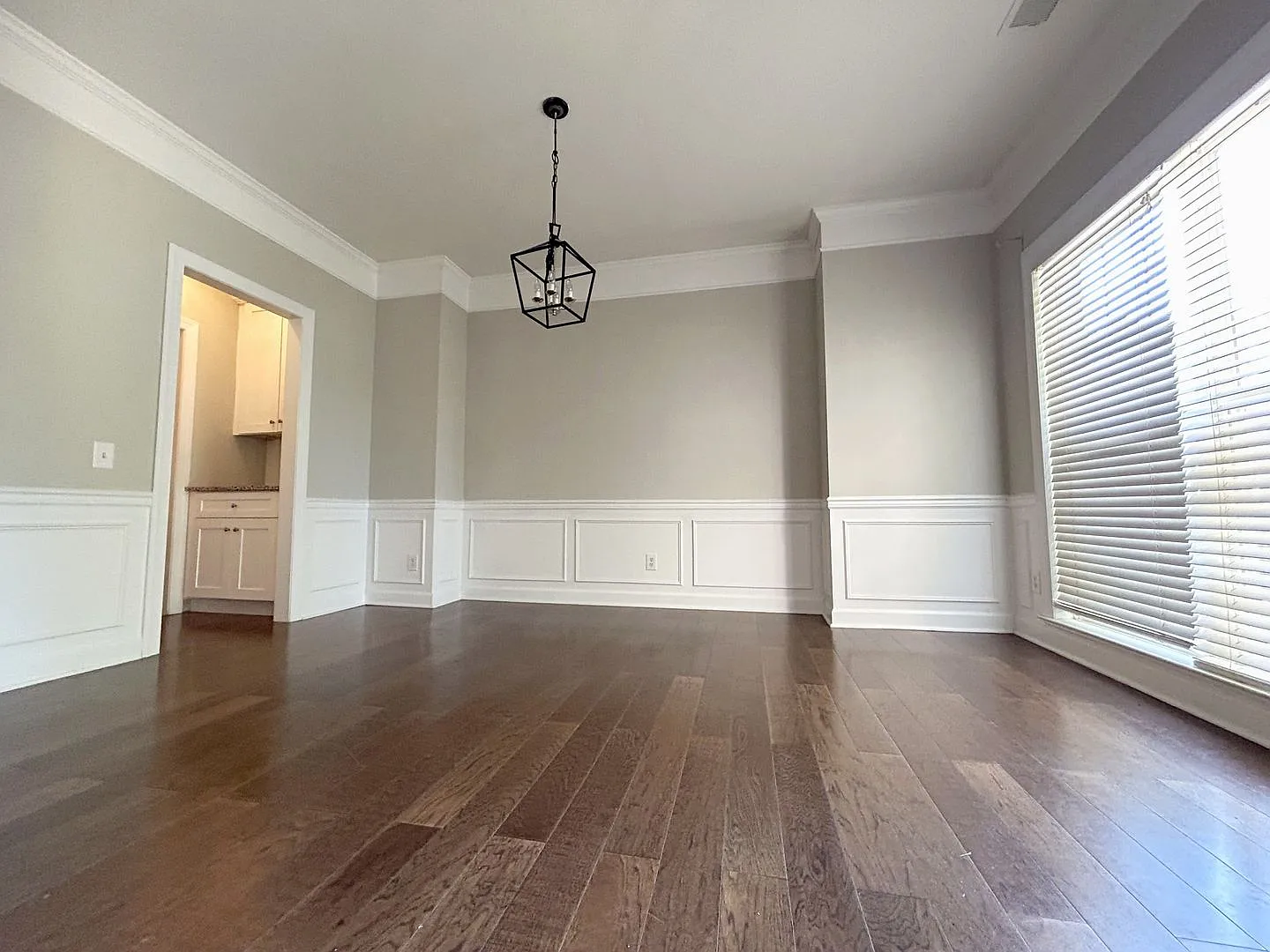 4 bed, 2.5 baths Colonial available for rent - Awesome Downtown Matthews location - — Photo 3