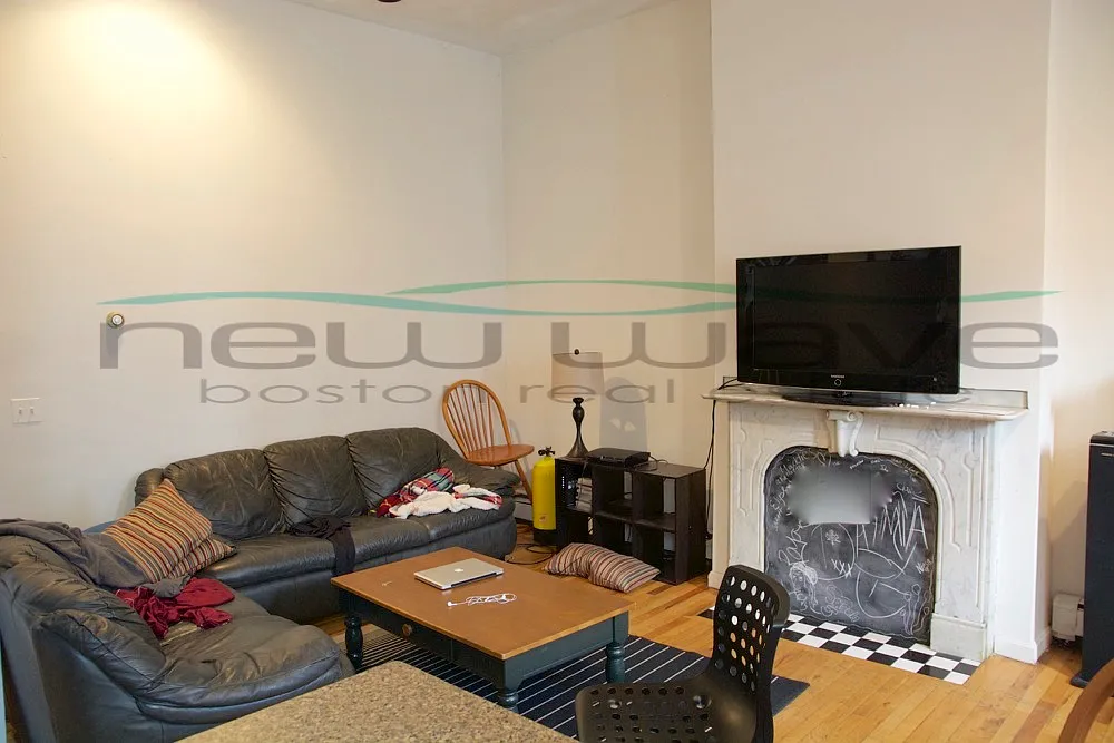 4 bed, 9999 sqft, $7,000 — Photo 1