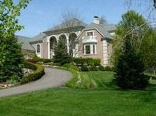 208 Cumberland Trl, Milford, MI 48381