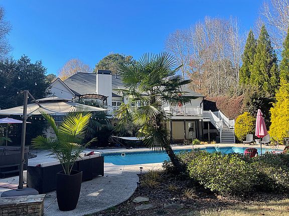 5th image of 155 Shoreline Cir