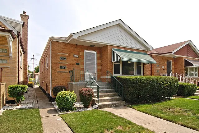 4941 S Leamington Ave photo 1