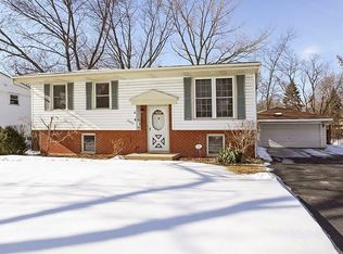 2800 Jonquil Ln, Woodridge, IL