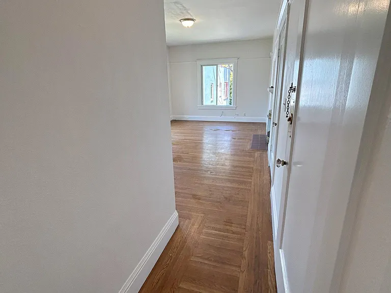 2511 Virginia St #202 — Photo 8