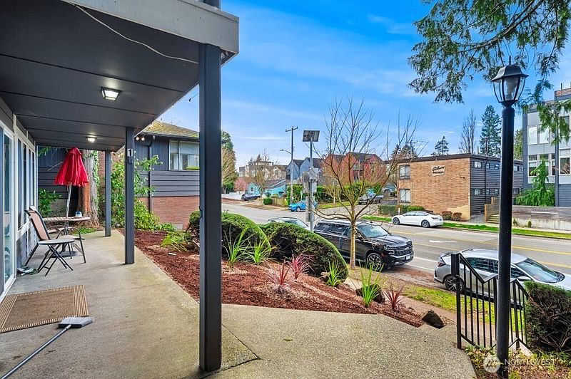 5th image of 5954 Fauntleroy Way SW