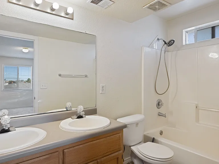 2987 Tierra Cortez Ave #B — Photo 25