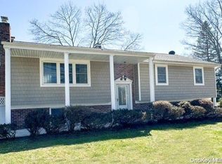 112 N Country Rd, Shoreham, NY 11786