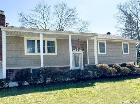 112 N Country Road, Shoreham, NY 11786