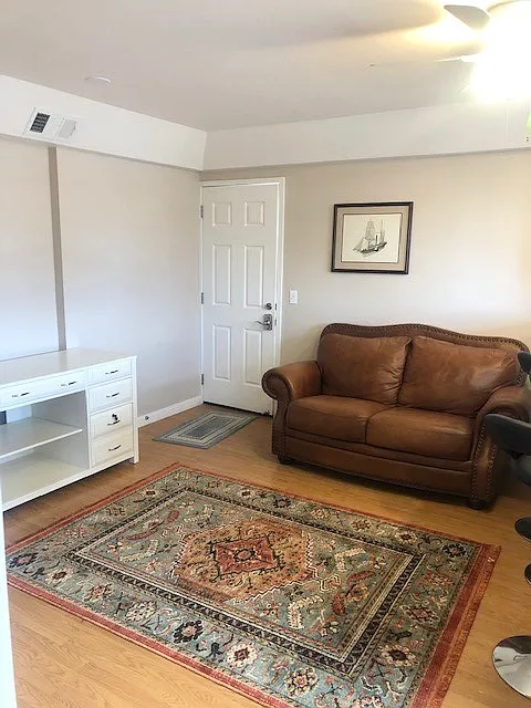 1 bed, 700 sqft, $2,095 — Photo 3