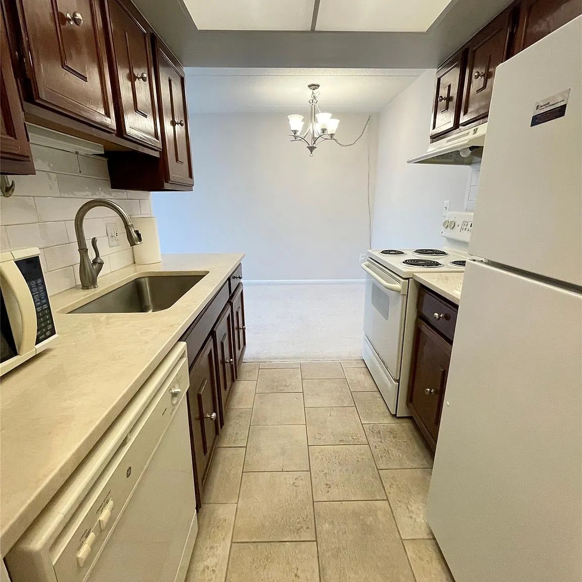 1 bed, 1.0 bath, 693 sqft, $1,600 — Photo 4