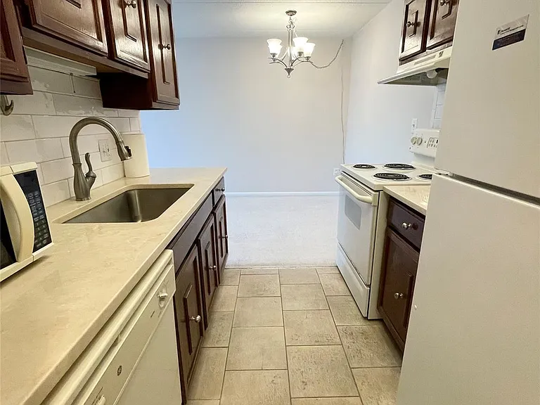 35300 Woodward Ave #404 — Photo 4