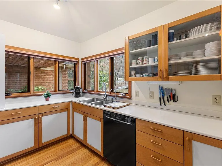 108 Campbell Ln — Photo 29