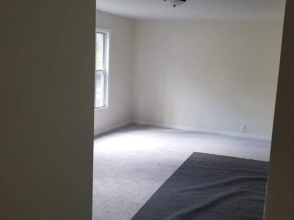 3rd image of 123 Lumbard St