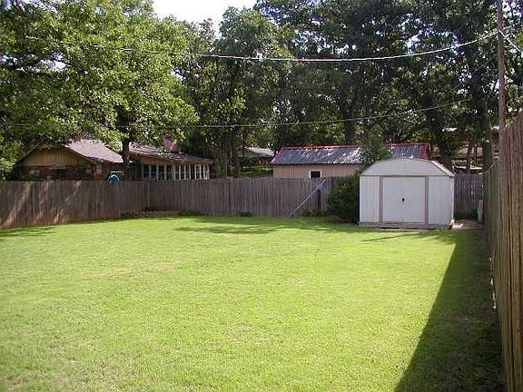 4th image of 1600 Bradley Pl