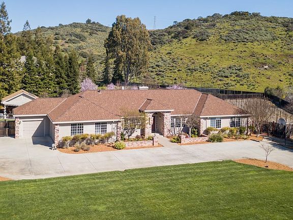 4th image of 1205 Castle Lake Cir