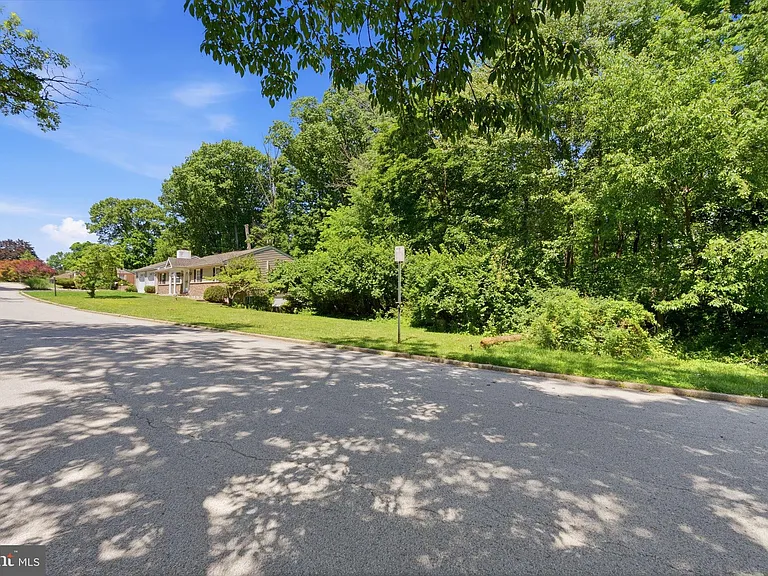 2329 Coles Blvd — Photo 33