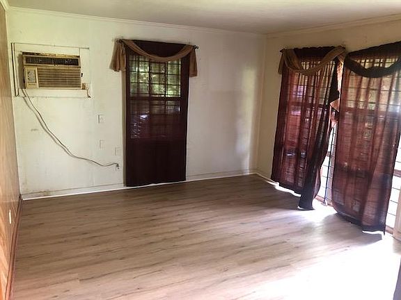 4th image of 2943 Amherst St