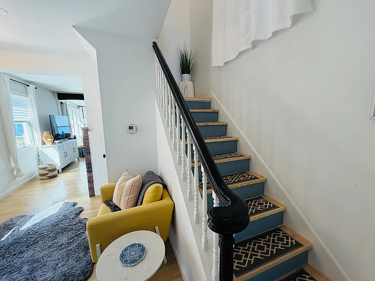 241 Townsend Ave — Photo 7