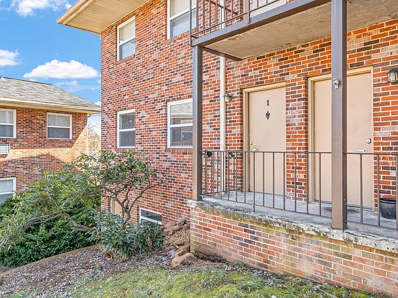 4th image of 2716 Holbrook Dr #H