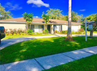 1526 N Riverhills Dr, Temple Terrace, FL 33617