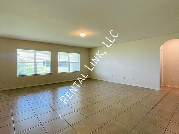 5th image of 1813 NE 7th Pl